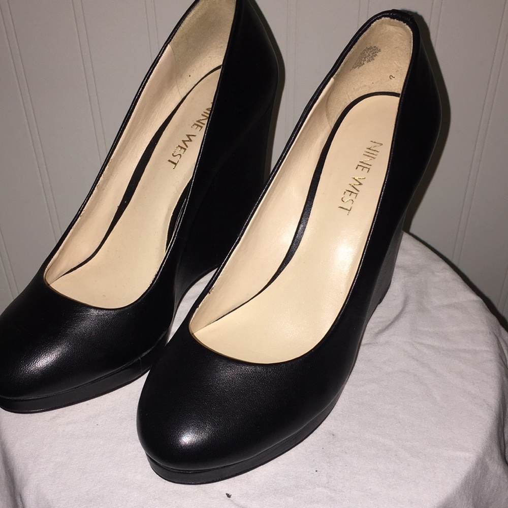6 Black Shoe